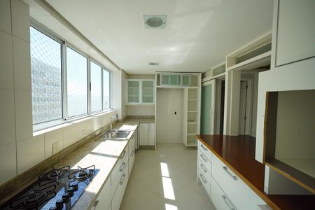 Apartamento para alugar com 140m², 3 quartos e 2 vagasCozinha