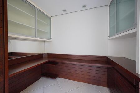 Sala de apartamento para alugar com 3 quartos, 140m² em Centro, Florianópolis
