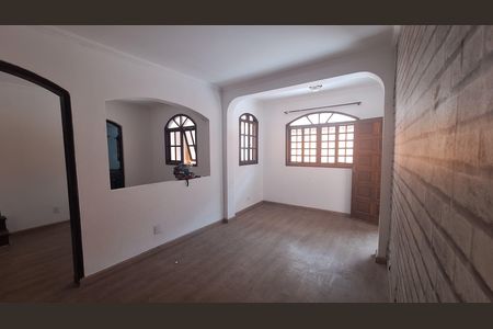Casa para alugar com 474m², 2 quartos e 4 vagas