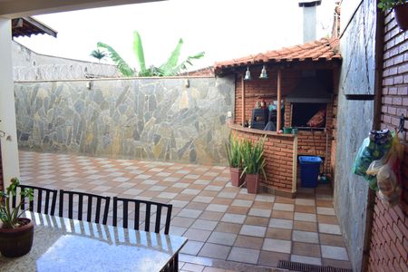 Casa para alugar com 250m², 3 quartos e 3 vagasQuintal