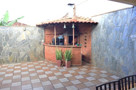 Casa para alugar com 250m², 3 quartos e 3 vagasQuintal