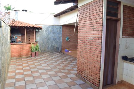 Casa para alugar com 250m², 3 quartos e 3 vagasQuintal