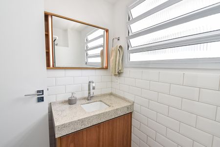 Apartamento à venda com 57m², 2 quartos e 1 vaga Apartamento à venda com 57m², 2 quartos e 1 vagaBanheiro