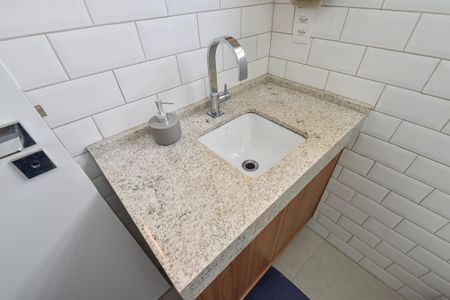 Apartamento à venda com 57m², 2 quartos e 1 vaga Apartamento à venda com 57m², 2 quartos e 1 vagaBanheiro