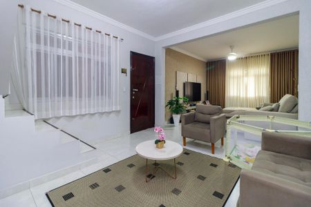 Casa à venda com 213m², 4 quartos e 4 vagasSala