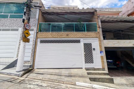 Casa à venda com 213m², 4 quartos e 4 vagasFachada
