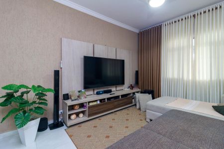 Casa à venda com 213m², 4 quartos e 4 vagasSala