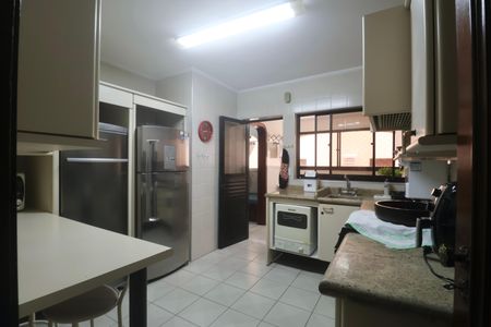 Apartamento para alugar com 183m², 4 quartos e 2 vagasCozinha