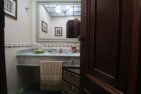 Apartamento para alugar com 183m², 4 quartos e 2 vagasLavabo