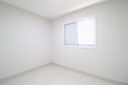 Quarto 1 de apartamento para alugar com 2 quartos, 72m² em Santa Mônica, Uberlândia