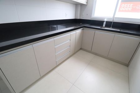 Apartamento para alugar com 72m², 2 quartos e 2 vagasCozinha