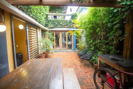 Casa à venda com 140m², 3 quartos e 1 vaga Casa à venda com 140m², 3 quartos e 1 vagaJardim / Churrasqueira