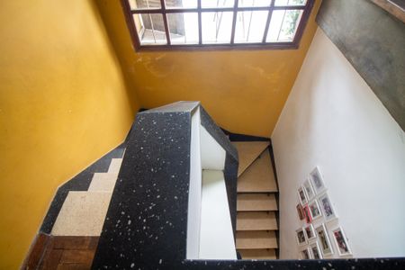 Casa à venda com 140m², 3 quartos e 1 vaga Casa à venda com 140m², 3 quartos e 1 vagaEscada