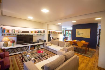 Casa à venda com 140m², 3 quartos e 1 vaga Casa à venda com 140m², 3 quartos e 1 vagaSala