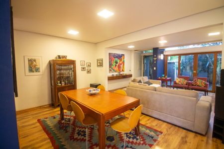 Casa à venda com 140m², 3 quartos e 1 vaga Casa à venda com 140m², 3 quartos e 1 vagaSala de Jantar