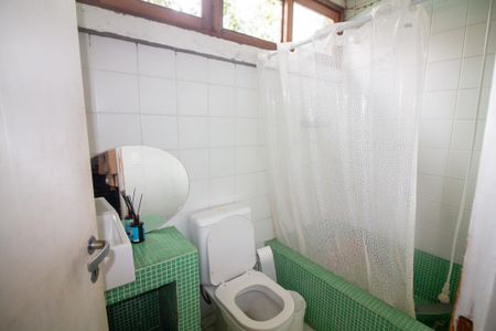 Casa à venda com 140m², 3 quartos e 1 vaga Casa à venda com 140m², 3 quartos e 1 vagaBanheiro