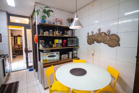 Casa à venda com 140m², 3 quartos e 1 vaga Casa à venda com 140m², 3 quartos e 1 vagaCozinha