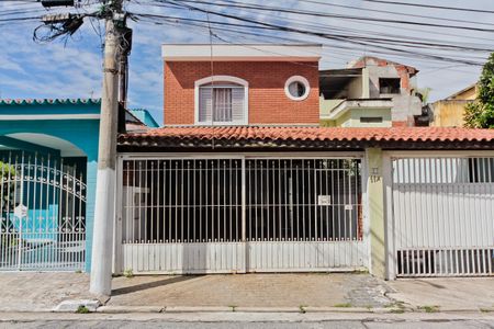 Casa para alugar com 110m², 2 quartos e 2 vagasFachada