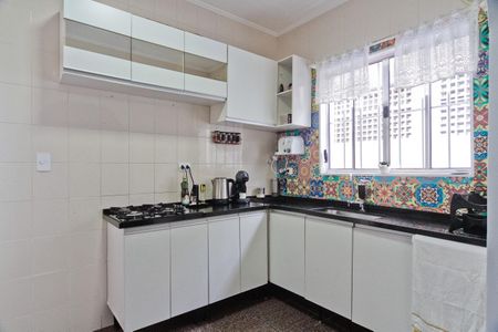 Casa para alugar com 110m², 2 quartos e 2 vagasCozinha