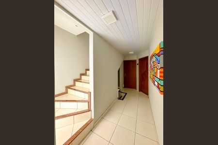 Apartamento para alugar com 70m², 2 quartos e sem vagaHall social