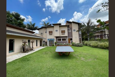 Casa de condomínio para alugar com 2950m², 3 quartos e 5 vagasQuintal