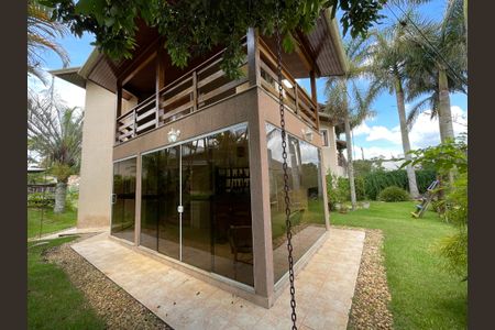 Casa de condomínio para alugar com 2950m², 3 quartos e 5 vagasFachada