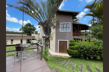 Casa de condomínio para alugar com 2950m², 3 quartos e 5 vagasFachada