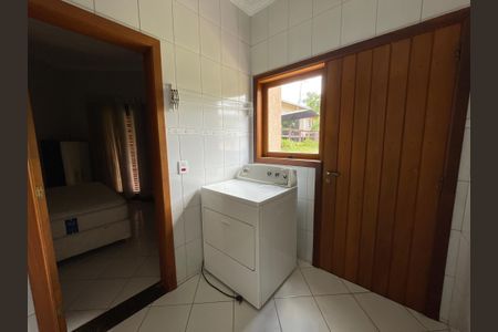 Casa de condomínio para alugar com 2950m², 3 quartos e 5 vagasCozinha e Área de Serviço