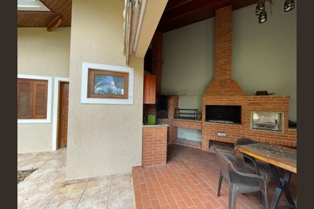 Casa de condomínio para alugar com 2950m², 3 quartos e 5 vagasChurrasqueira