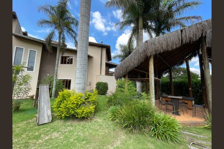 Casa de condomínio para alugar com 2950m², 3 quartos e 5 vagasQuintal