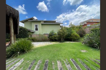 Casa de condomínio para alugar com 2950m², 3 quartos e 5 vagasQuintal