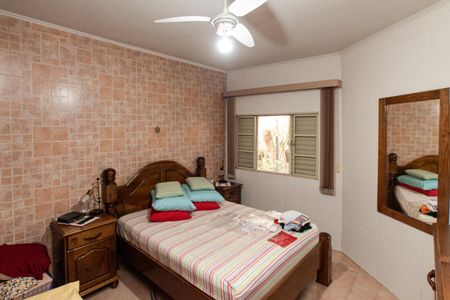 Casa à venda com 180m², 3 quartos e 2 vagasCasa 2 - Quarto 1