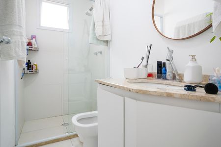 Apartamento à venda com 69m², 2 quartos e 2 vagasBanheiro da suíte