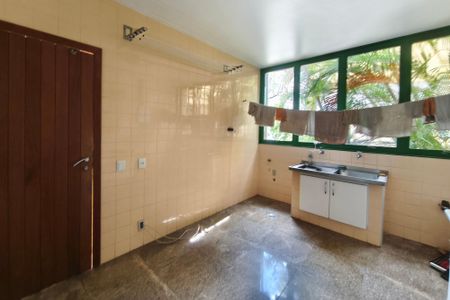 Casa de condomínio à venda com 504m², 4 quartos e 4 vagasÁrea de Serviço