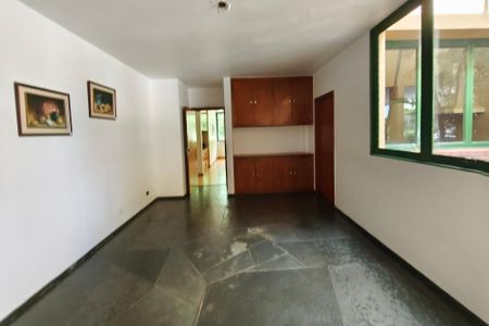 Casa de condomínio à venda com 504m², 4 quartos e 4 vagasSala
