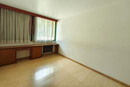 Casa de condomínio à venda com 504m², 4 quartos e 4 vagasQuarto Suíte 2