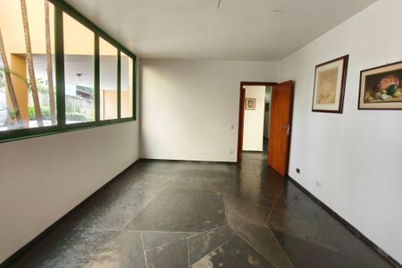 Casa de condomínio à venda com 504m², 4 quartos e 4 vagasSala