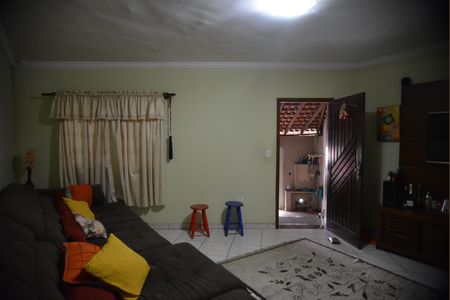 Casa à venda com 127m², 3 quartos e 2 vagasSala