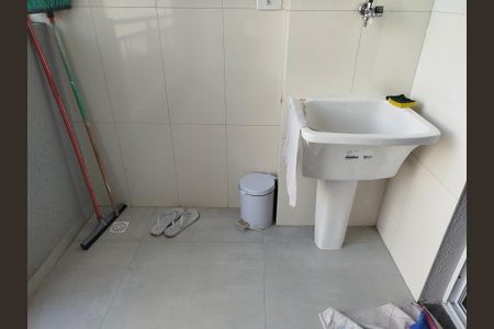 Apartamento à venda com 41m², 2 quartos e 1 vaga Apartamento à venda com 41m², 2 quartos e 1 vagaÁrea de serviço e varanda