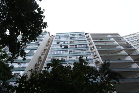 Apartamento para alugar com 80m², 2 quartos e sem vagaFachada e portaria