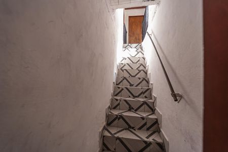 Casa à venda com 100m², 2 quartos e 1 vagaEscada