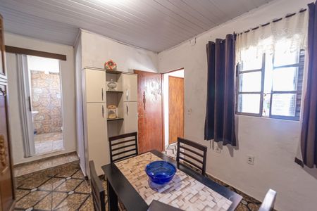 Casa à venda com 100m², 2 quartos e 1 vagaSala