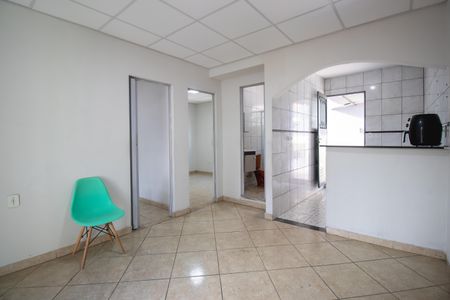 Sala de casa para alugar com 2 quartos, 60m² em Bonsucesso, Rio de Janeiro