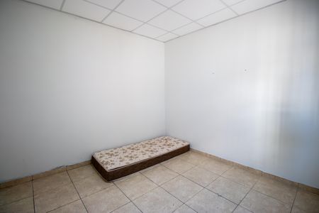 Quarto 2 de casa para alugar com 2 quartos, 60m² em Bonsucesso, Rio de Janeiro