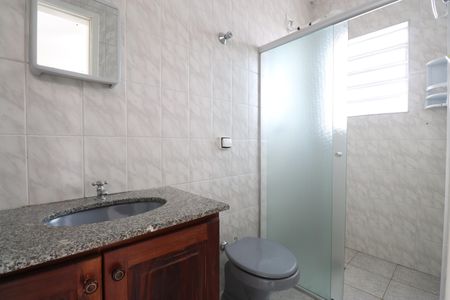 Banheiro de apartamento para alugar com 1 quarto, 28m² em Vila Anglo Brasileira, São Paulo