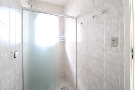 Banheiro de apartamento para alugar com 1 quarto, 28m² em Vila Anglo Brasileira, São Paulo