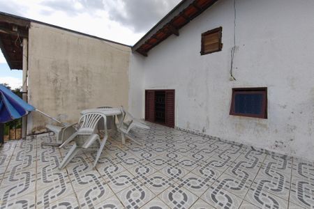 Casa à venda com 190m², 3 quartos e 3 vagas Casa à venda com 190m², 3 quartos e 3 vagasQuintal - Fundos