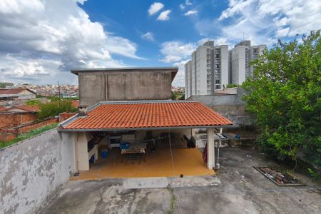 Casa à venda com 190m², 3 quartos e 3 vagas Casa à venda com 190m², 3 quartos e 3 vagasQuintal - Fundos