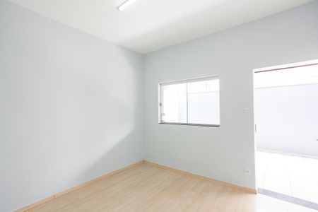 Sala 1 de casa para alugar com 3 quartos, 170m² em Santa Mônica, Uberlândia