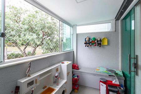 Varanda da sala de apartamento à venda com 2 quartos, 118m² em Cabral, Contagem